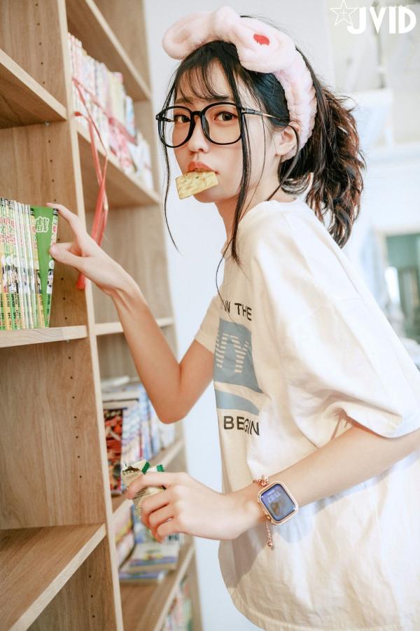    JVID-妍妍-Angel-鱼干女的秘密日常-居家私房-宅女风-眼镜娘-大尺度诱惑写真-2023.04.05第24张图片