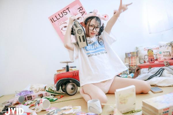    JVID-妍妍-Angel-鱼干女的秘密日常-居家私房-宅女风-眼镜娘-大尺度诱惑写真-2023.04.05第26张图片