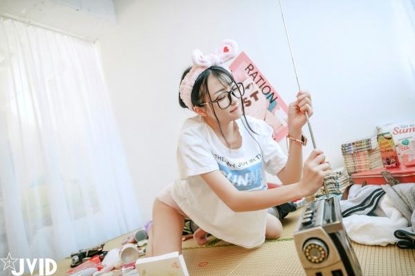    JVID-妍妍-Angel-鱼干女的秘密日常-居家私房-宅女风-眼镜娘-大尺度诱惑写真-2023.04.05第30张图片