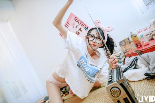    JVID-妍妍-Angel-鱼干女的秘密日常-居家私房-宅女风-眼镜娘-大尺度诱惑写真-2023.04.05第31张图片