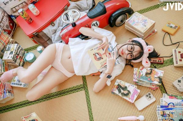    JVID-妍妍-Angel-鱼干女的秘密日常-居家私房-宅女风-眼镜娘-大尺度诱惑写真-2023.04.05第40张图片