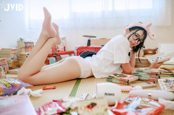    JVID-妍妍-Angel-鱼干女的秘密日常-居家私房-宅女风-眼镜娘-大尺度诱惑写真-2023.04.05第50张图片