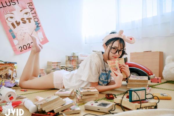    JVID-妍妍-Angel-鱼干女的秘密日常-居家私房-宅女风-眼镜娘-大尺度诱惑写真-2023.04.05第51张图片