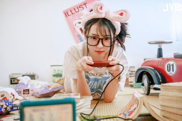   JVID-妍妍-Angel-鱼干女的秘密日常-居家私房-宅女风-眼镜娘-大尺度诱惑写真-2023.04.05第56张图片
