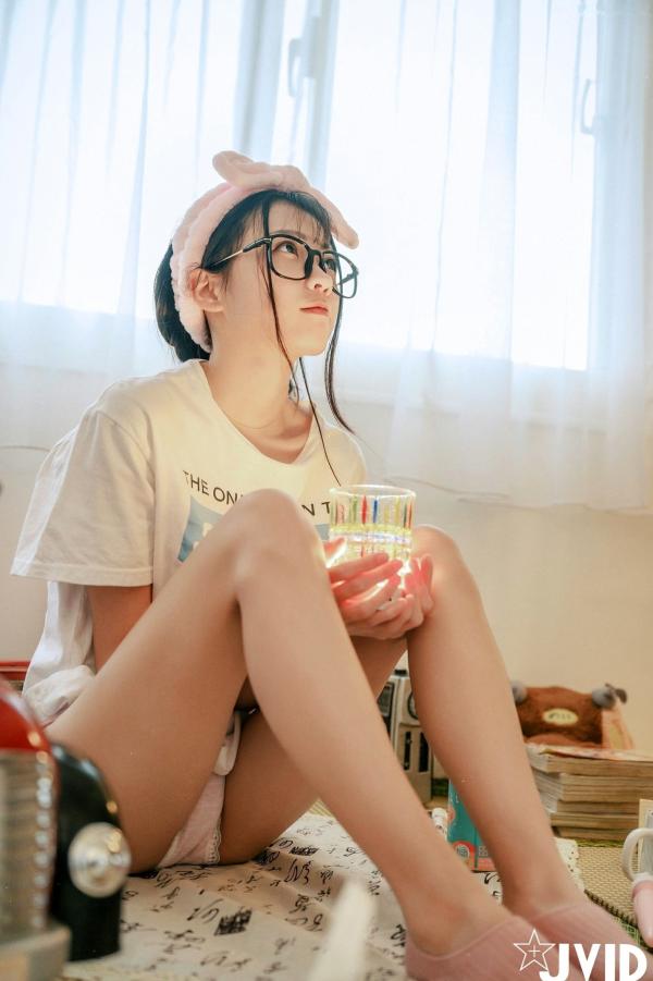    JVID-妍妍-Angel-鱼干女的秘密日常-居家私房-宅女风-眼镜娘-大尺度诱惑写真-2023.04.05第65张图片