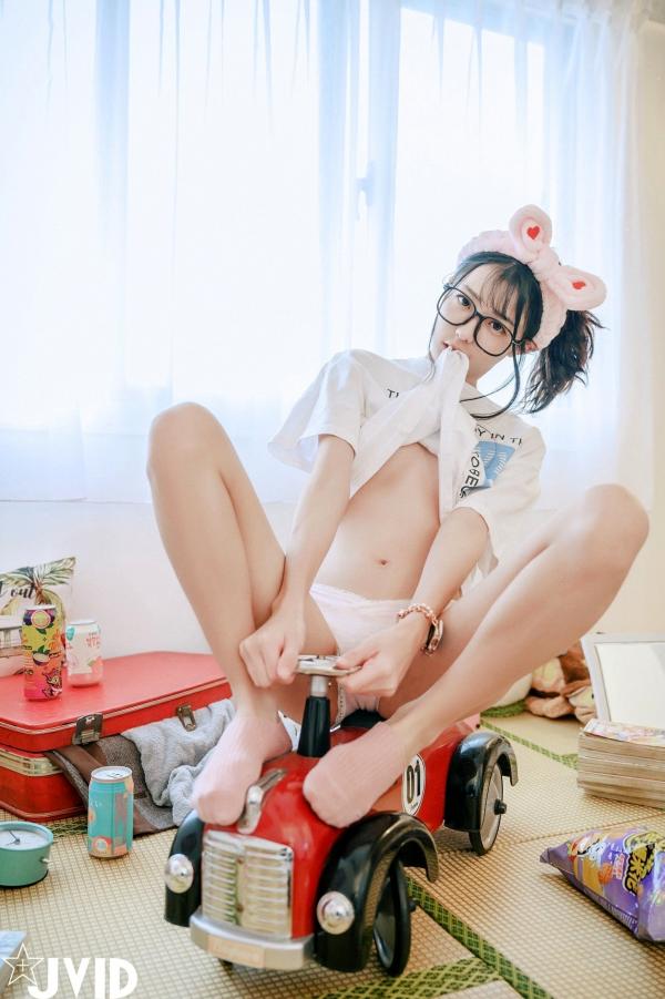    JVID-妍妍-Angel-鱼干女的秘密日常-居家私房-宅女风-眼镜娘-大尺度诱惑写真-2023.04.05第71张图片