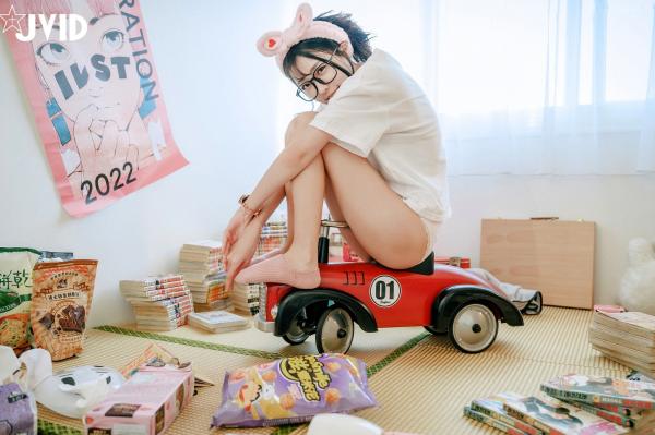    JVID-妍妍-Angel-鱼干女的秘密日常-居家私房-宅女风-眼镜娘-大尺度诱惑写真-2023.04.05第73张图片
