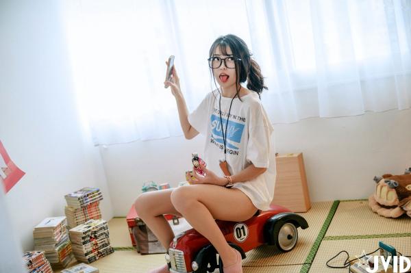    JVID-妍妍-Angel-鱼干女的秘密日常-居家私房-宅女风-眼镜娘-大尺度诱惑写真-2023.04.05第74张图片
