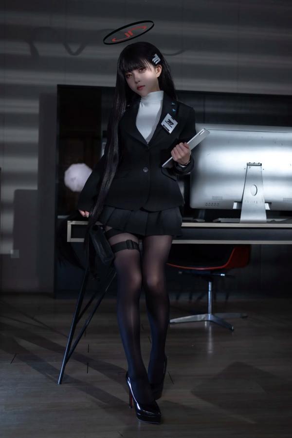    矢量鱼 - 蔚蓝档案调月莉音：清冷御姐职场制服与黑丝诱惑，还原度极高的办公室COSER [36P]第6张图片