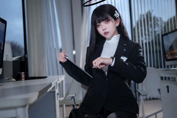    矢量鱼 - 蔚蓝档案调月莉音：清冷御姐职场制服与黑丝诱惑，还原度极高的办公室COSER [36P]第21张图片