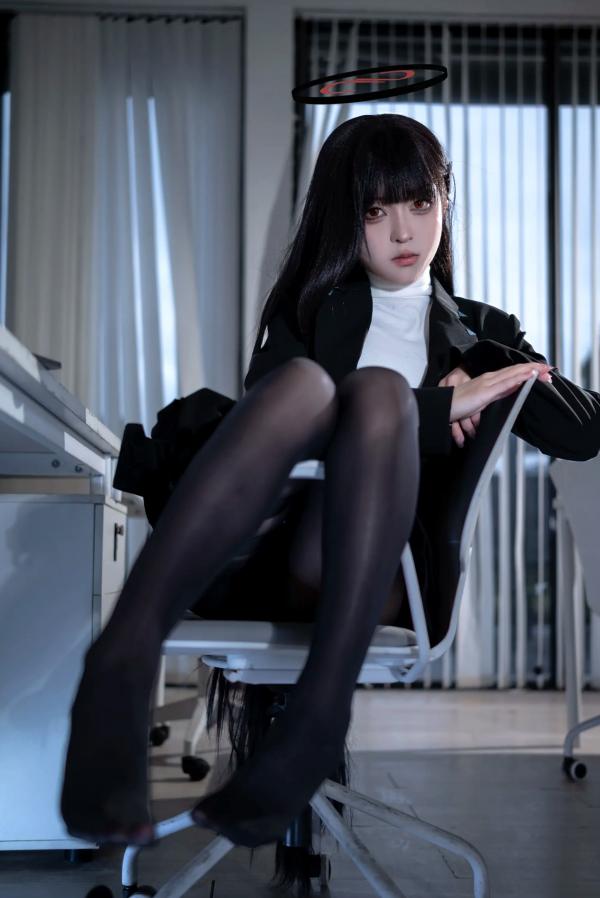    矢量鱼 - 蔚蓝档案调月莉音：清冷御姐职场制服与黑丝诱惑，还原度极高的办公室COSER [36P]第28张图片