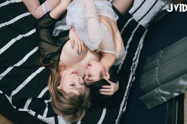    JVID-Linda-Ruru-巨乳女神的碰撞：性感小恶魔私房摄影，黑白内衣极致诱惑，双姝亲密写真大片 (2019.10.09)第103张图片