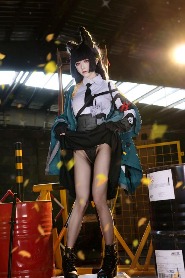    双木扶苏 - 绝区零星见雅COSPLAY 战术工装风冷艳御姐在废墟拍摄绝美还原 [30P]第3张图片