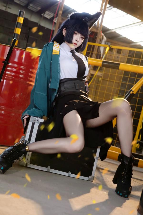    双木扶苏 - 绝区零星见雅COSPLAY 战术工装风冷艳御姐在废墟拍摄绝美还原 [30P]第9张图片