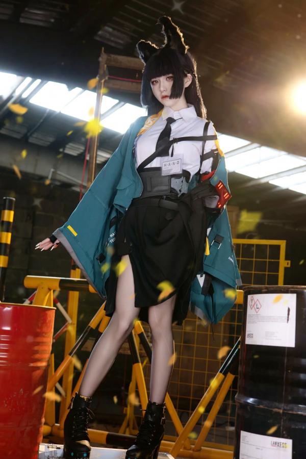    双木扶苏 - 绝区零星见雅COSPLAY 战术工装风冷艳御姐在废墟拍摄绝美还原 [30P]第12张图片