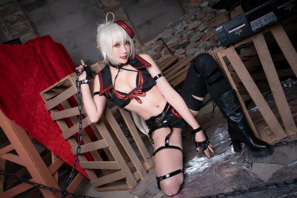    Momoko葵葵 瓜希酱 - FATE黑白贞德Cosplay，冷艳黑化与清纯白贞双子，极致对比诱惑实拍 [60P]第9张图片