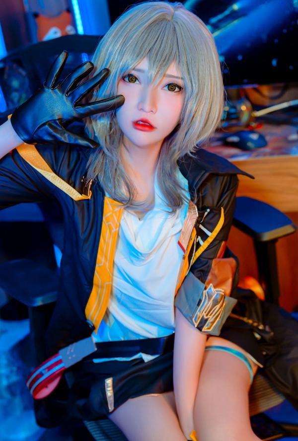    Potato-Godzilla星穹铁道Stelle角色扮演：火辣性感私房大尺度写真，极致曲线的视觉盛宴第2张图片