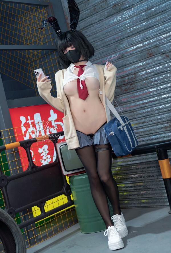    咬一口兔娘(Yiko湿润兔)10月作品：赛博逆JK制服诱惑，机车黑丝与大胆角色扮演的高能视觉盛宴[87P]第2张图片