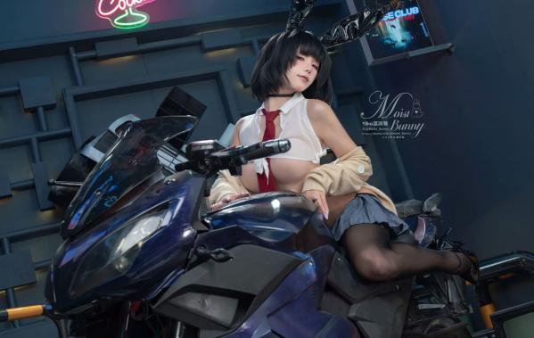    咬一口兔娘(Yiko湿润兔)10月作品：赛博逆JK制服诱惑，机车黑丝与大胆角色扮演的高能视觉盛宴[87P]第42张图片
