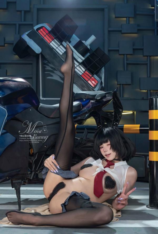    咬一口兔娘(Yiko湿润兔)10月作品：赛博逆JK制服诱惑，机车黑丝与大胆角色扮演的高能视觉盛宴[87P]第68张图片