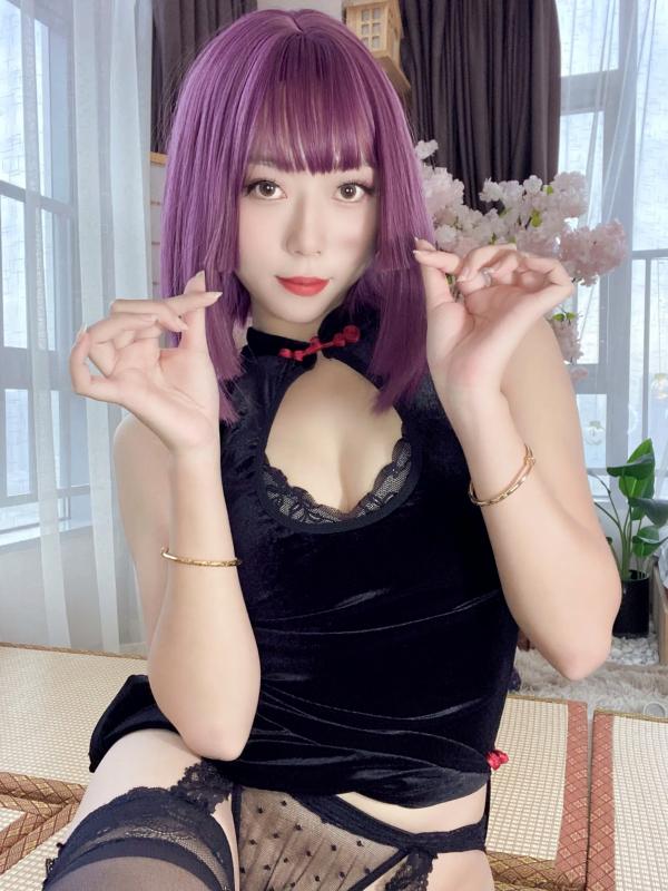    Money冷冷 - 黑丝吊带高叉旗袍蕾丝裙，日式樱花背景下极致性感私房演绎 [107P]第93张图片