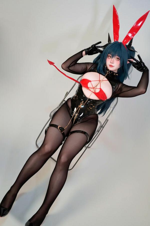    一只猫猫帽 - 雷根斯堡 漆皮紧身衣cosplay写真 性感魔幻兔女郎角色扮演 [196P]第23张图片