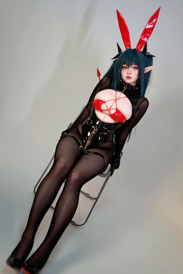    一只猫猫帽 - 雷根斯堡 漆皮紧身衣cosplay写真 性感魔幻兔女郎角色扮演 [196P]第24张图片