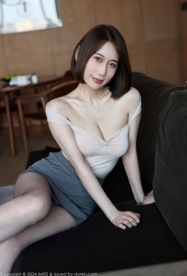    IMiss爱蜜社-778-瑞妤-性感私房照：修身白T搭配诱惑丁字裤，室内大胆动作展曼妙曲线与如玉肌肤，极致诱惑写真（2024.08.26）第12张图片