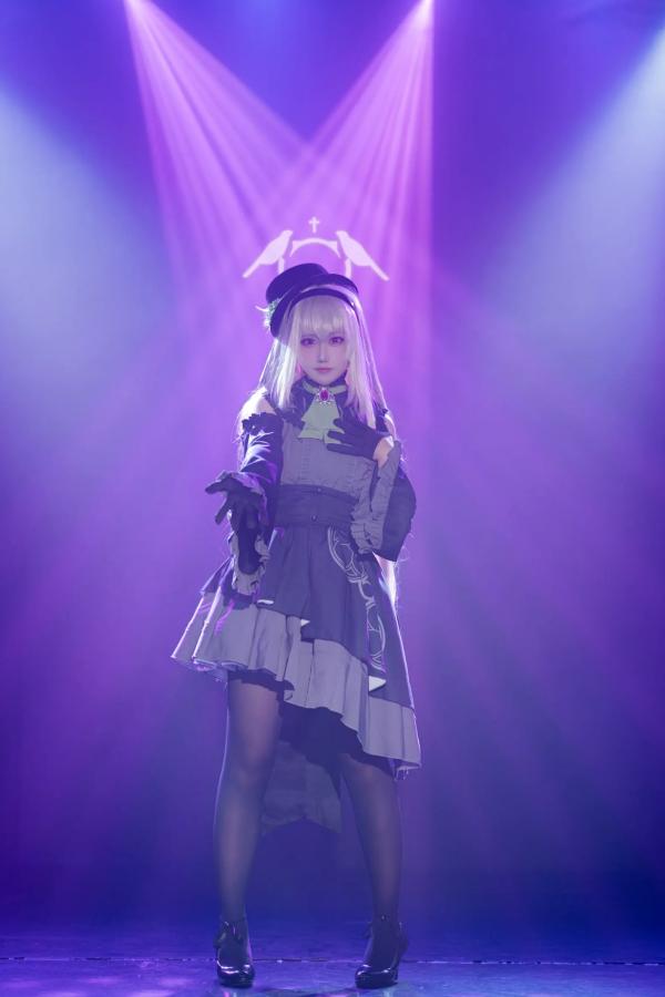    lunananya - 碧蓝档案歌住樱子Cosplay，梦幻舞台灯光下演绎高冷女神，精致哥特风造型与绝美黑丝诱惑第4张图片