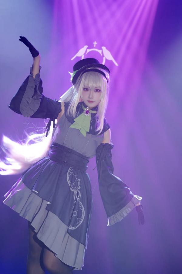    lunananya - 碧蓝档案歌住樱子Cosplay，梦幻舞台灯光下演绎高冷女神，精致哥特风造型与绝美黑丝诱惑第9张图片