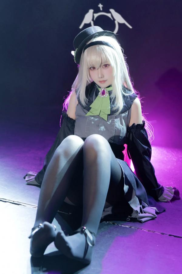    lunananya - 碧蓝档案歌住樱子Cosplay，梦幻舞台灯光下演绎高冷女神，精致哥特风造型与绝美黑丝诱惑第10张图片