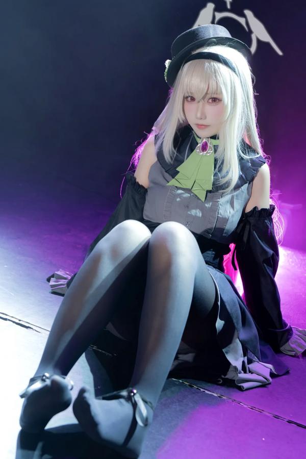    lunananya - 碧蓝档案歌住樱子Cosplay，梦幻舞台灯光下演绎高冷女神，精致哥特风造型与绝美黑丝诱惑第14张图片