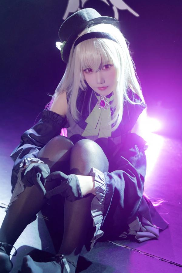    lunananya - 碧蓝档案歌住樱子Cosplay，梦幻舞台灯光下演绎高冷女神，精致哥特风造型与绝美黑丝诱惑第15张图片