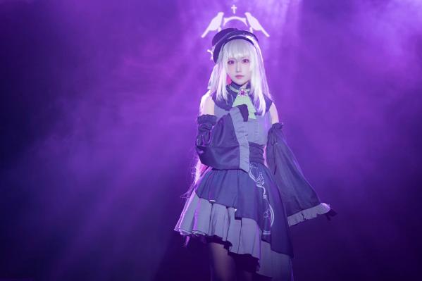    lunananya - 碧蓝档案歌住樱子Cosplay，梦幻舞台灯光下演绎高冷女神，精致哥特风造型与绝美黑丝诱惑第19张图片