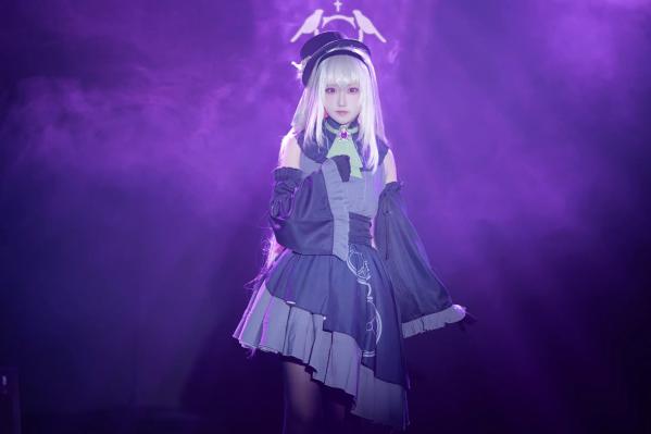    lunananya - 碧蓝档案歌住樱子Cosplay，梦幻舞台灯光下演绎高冷女神，精致哥特风造型与绝美黑丝诱惑第21张图片