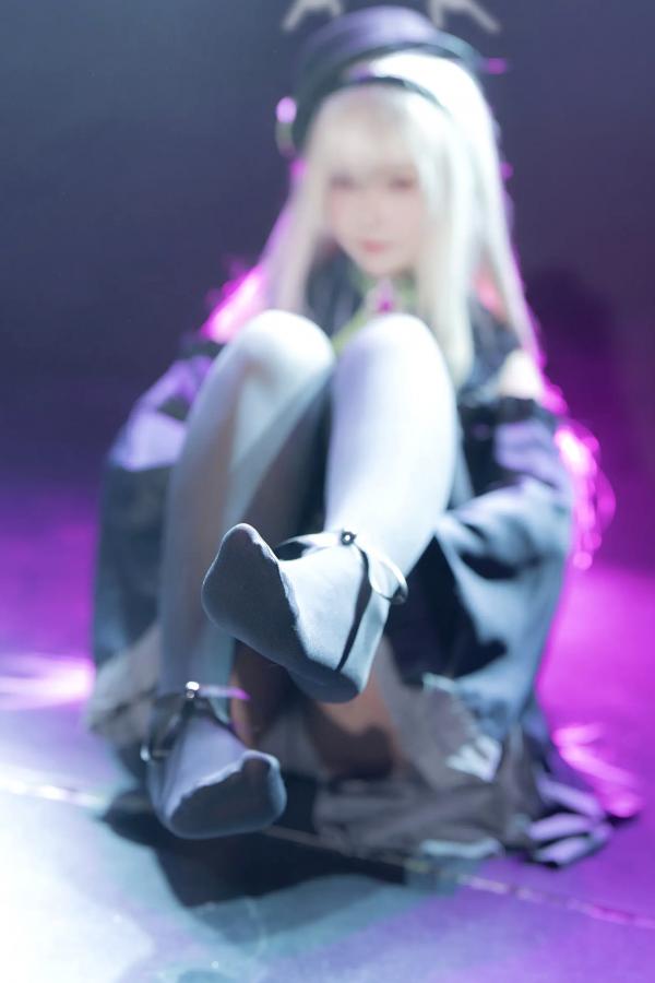    lunananya - 碧蓝档案歌住樱子Cosplay，梦幻舞台灯光下演绎高冷女神，精致哥特风造型与绝美黑丝诱惑第24张图片