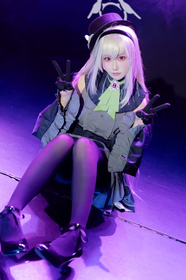    lunananya - 碧蓝档案歌住樱子Cosplay，梦幻舞台灯光下演绎高冷女神，精致哥特风造型与绝美黑丝诱惑第26张图片