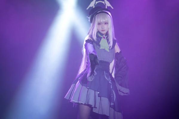    lunananya - 碧蓝档案歌住樱子Cosplay，梦幻舞台灯光下演绎高冷女神，精致哥特风造型与绝美黑丝诱惑第28张图片