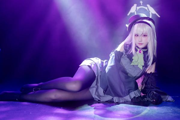    lunananya - 碧蓝档案歌住樱子Cosplay，梦幻舞台灯光下演绎高冷女神，精致哥特风造型与绝美黑丝诱惑第33张图片