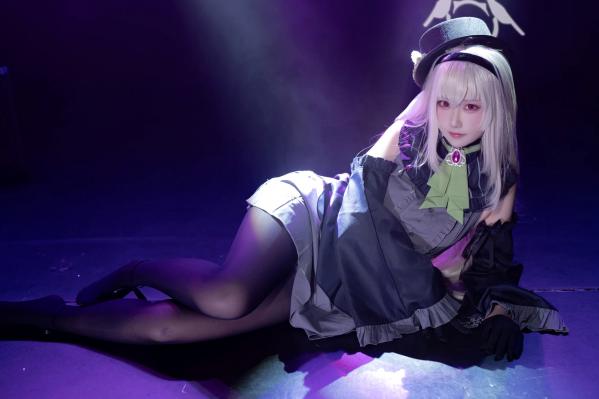    lunananya - 碧蓝档案歌住樱子Cosplay，梦幻舞台灯光下演绎高冷女神，精致哥特风造型与绝美黑丝诱惑第37张图片