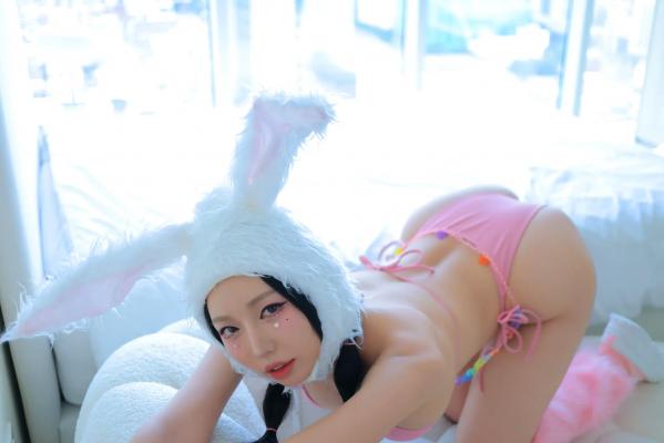    Dongeuran - Naked Bunny 兔女郎角色扮演写真，粉嫩比基尼萌系私房，性感火辣诱惑呈现 [210P]第76张图片