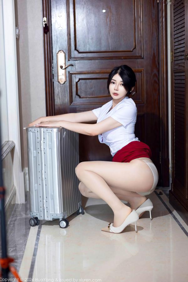    HuaYang花漾-605-凯竹Quinn-空姐制服诱惑系列，白衬衫红短裙配丝袜高跟，展现职场女神的性感魅力，演绎极致大尺度私房写真第28张图片