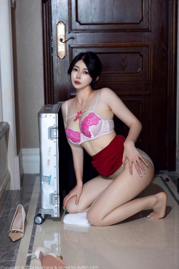    HuaYang花漾-605-凯竹Quinn-空姐制服诱惑系列，白衬衫红短裙配丝袜高跟，展现职场女神的性感魅力，演绎极致大尺度私房写真第46张图片