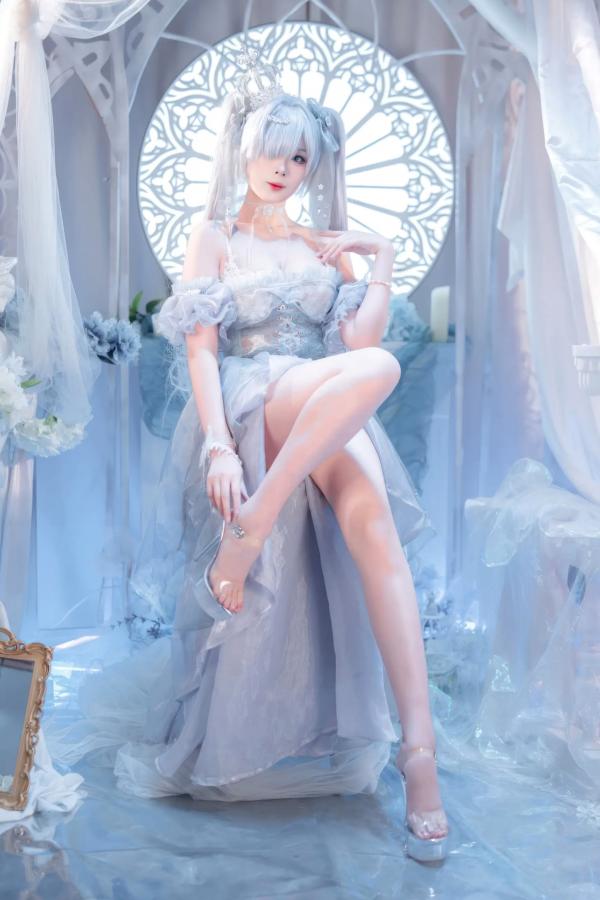    轩萧学姐 - Nikke胜利女神灰姑娘水晶公主，纯白梦幻二次元COS，唯美氛围感少女，高颜值高还原，轻盈礼服演绎梦幻仙境 [40P]第10张图片