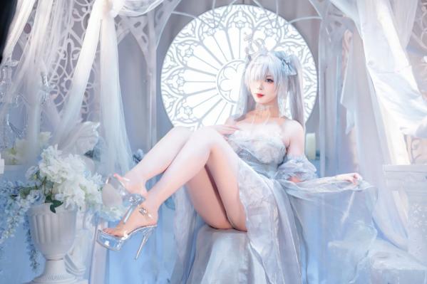    轩萧学姐 - Nikke胜利女神灰姑娘水晶公主，纯白梦幻二次元COS，唯美氛围感少女，高颜值高还原，轻盈礼服演绎梦幻仙境 [40P]第13张图片