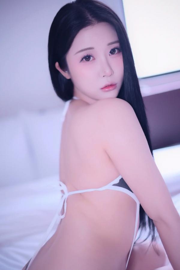    BOMI - 奶牛纹连体亵衣私房写真，魅惑居家风格，身材火辣大胆展示 [90P]第14张图片