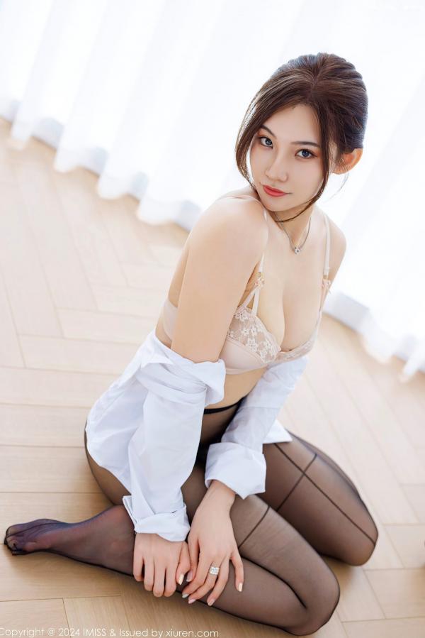    IMiss爱蜜社-769-小狐狸Kathryn-职场OL女教师制服白衬衫米色短裙黑丝高跟-极致诱惑私房大尺度-2024.04.03第22张图片