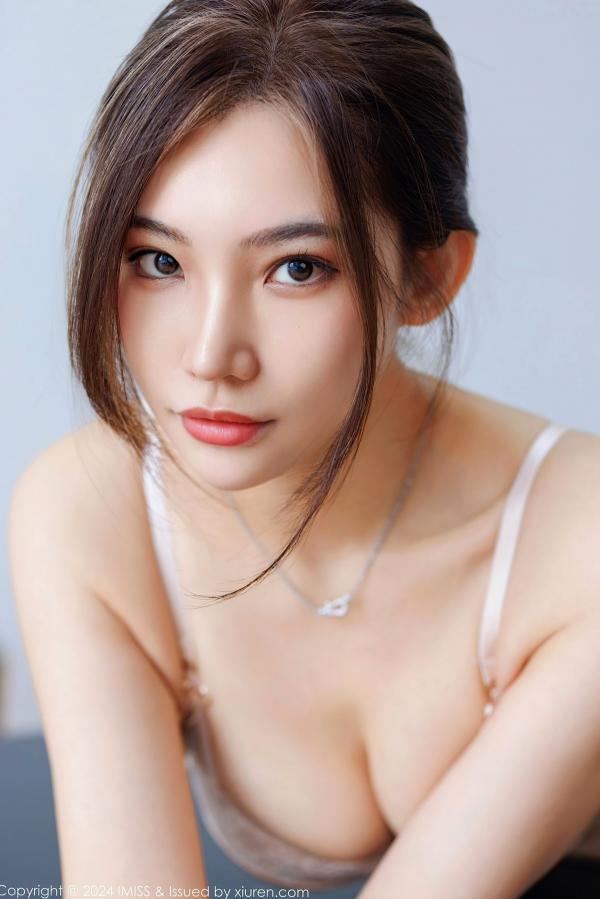    IMiss爱蜜社-769-小狐狸Kathryn-职场OL女教师制服白衬衫米色短裙黑丝高跟-极致诱惑私房大尺度-2024.04.03第47张图片