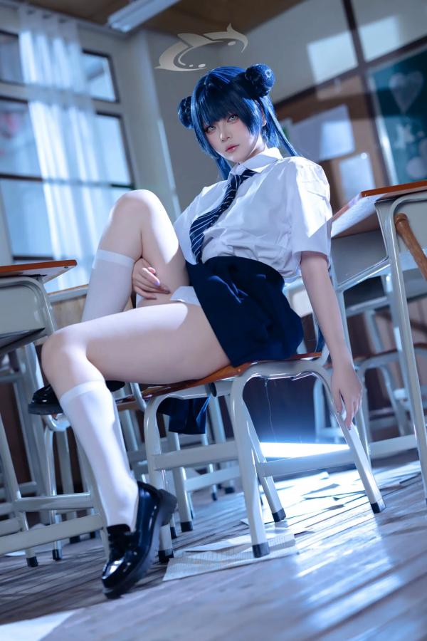    屿鱼 - 蔚蓝档案 妃咲COS 沉浸式绝美JK校服教室制服诱惑 大尺度女神写真合集 [61P]第10张图片