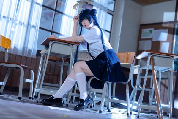    屿鱼 - 蔚蓝档案 妃咲COS 沉浸式绝美JK校服教室制服诱惑 大尺度女神写真合集 [61P]第13张图片